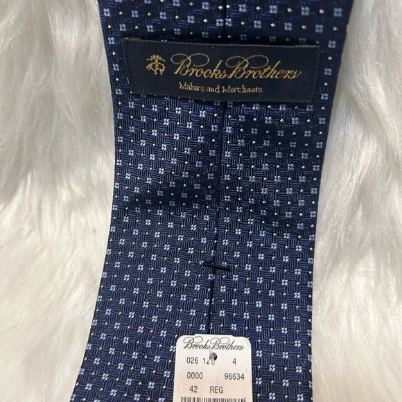 NWT Brooks Brothers Elegant Blue Patterned Men's Tie - Picture 4 of 7